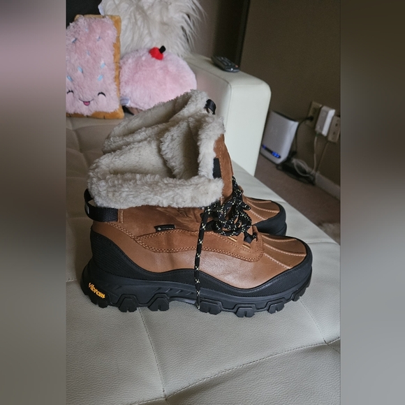 UGG Women's Adirondack Meridian Hiker Boot - Picture 3 of 7